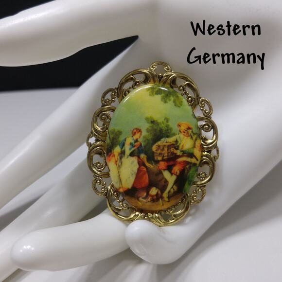 Vintage Western Germany Cameo Lucite Brooch, Filigree Gold Tone, 1960s - Picture 2 of 10